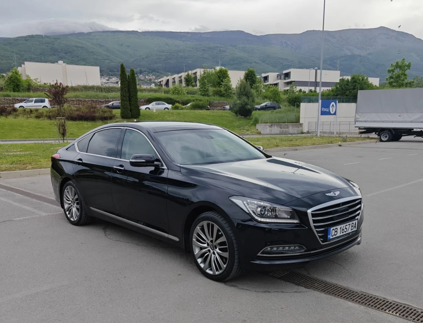 Hyundai Genesis 3.8 V6 4х4 HTRAC 315 к.с. от БЪЛГАРИЯ - изображение 3