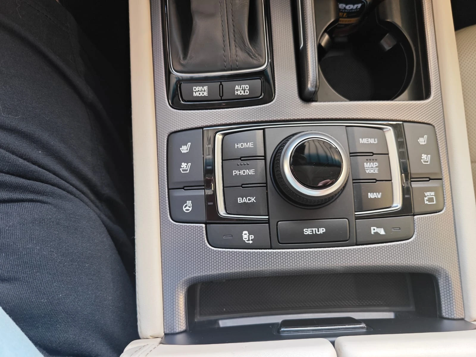 Hyundai Genesis 3.8 V6 4х4 HTRAC 315 к.с. от БЪЛГАРИЯ - изображение 9