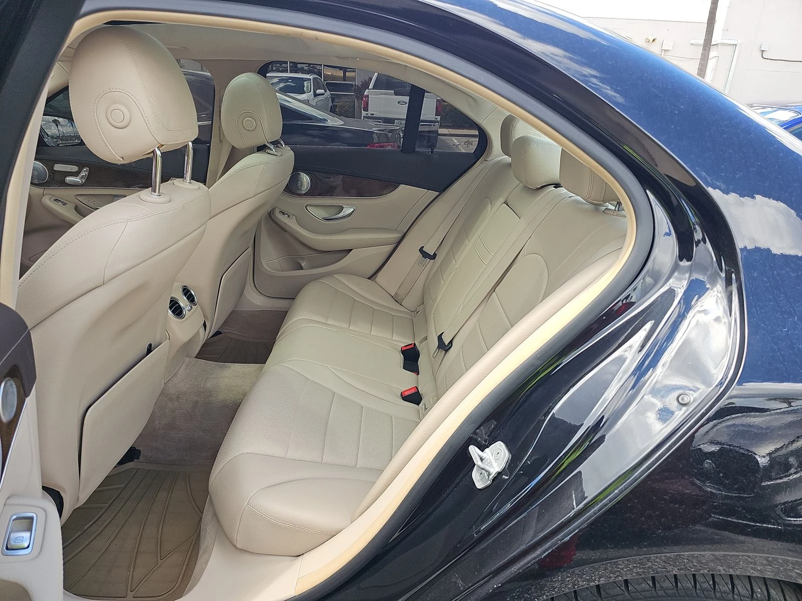 Mercedes-Benz C 300 * ЦЕНА ДО БЪЛГАРИЯ* (CARFAX) - изображение 8