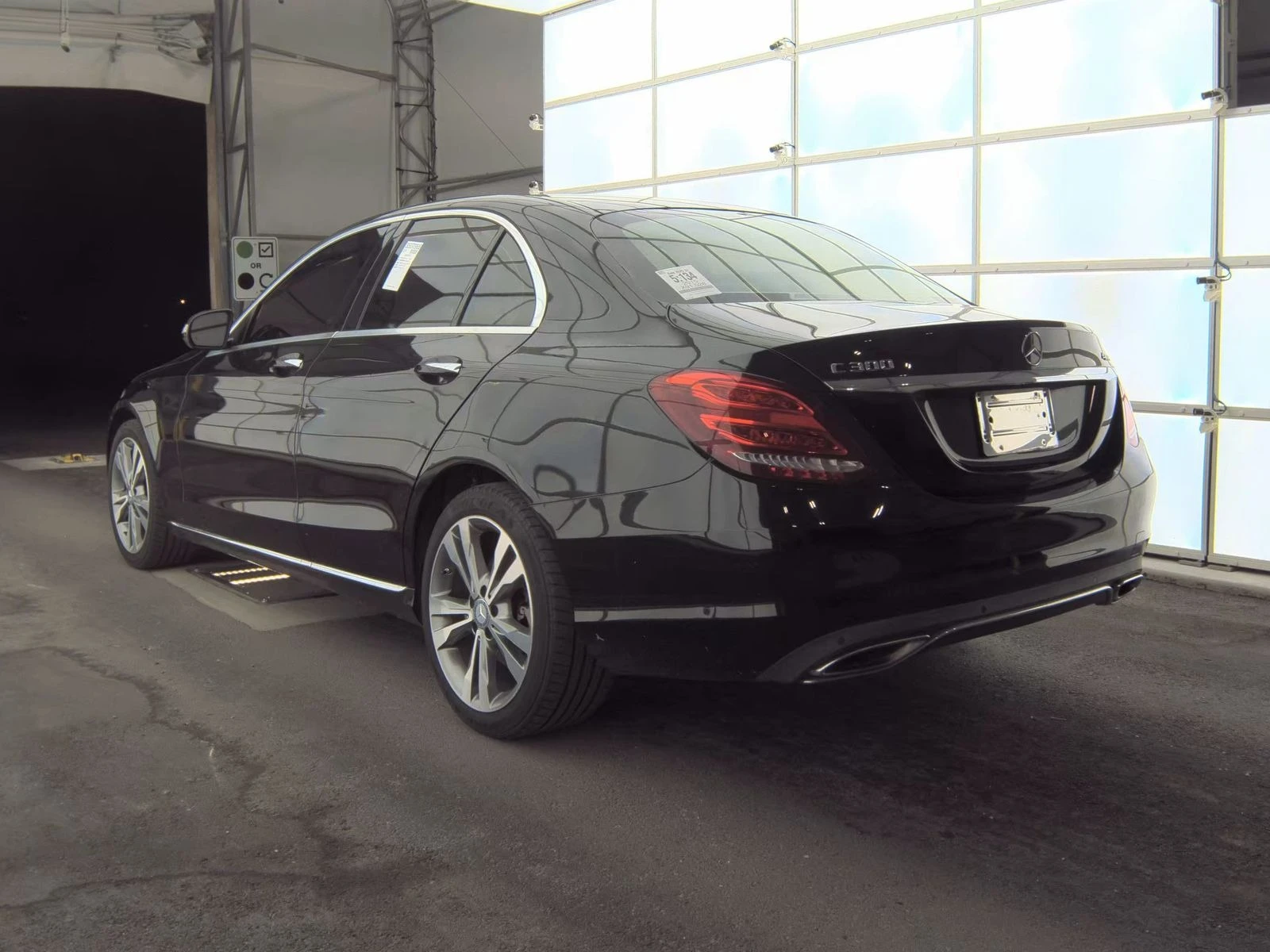 Mercedes-Benz C 300 * ЦЕНА ДО БЪЛГАРИЯ* (CARFAX) - изображение 4