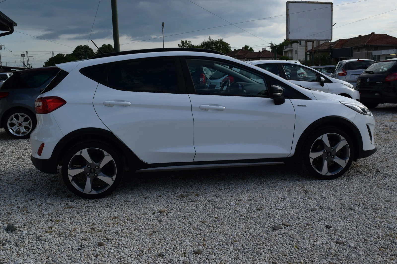 Ford Fiesta ACTIVE* 1.0Ecoboost* Keyless* Lineasist* Euro6D, снимка 6 - Автомобили и джипове - 54613073