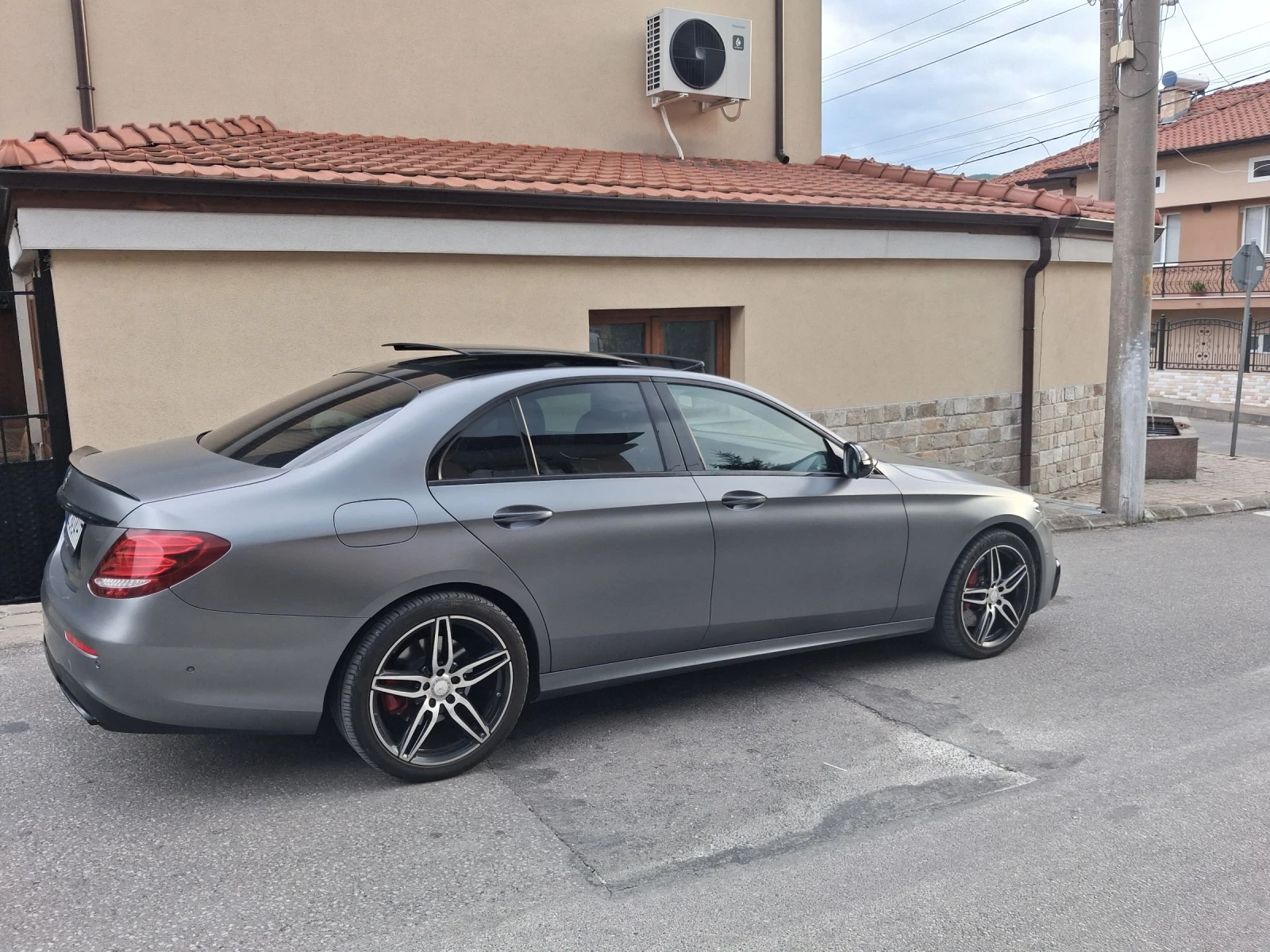 Mercedes-Benz E 350 AMG-DESIGNO-МАСАЖИ-ВАКУМ-РЕАЛЕН ПРОБЕГ!!, снимка 7 - Автомобили и джипове - 55316412