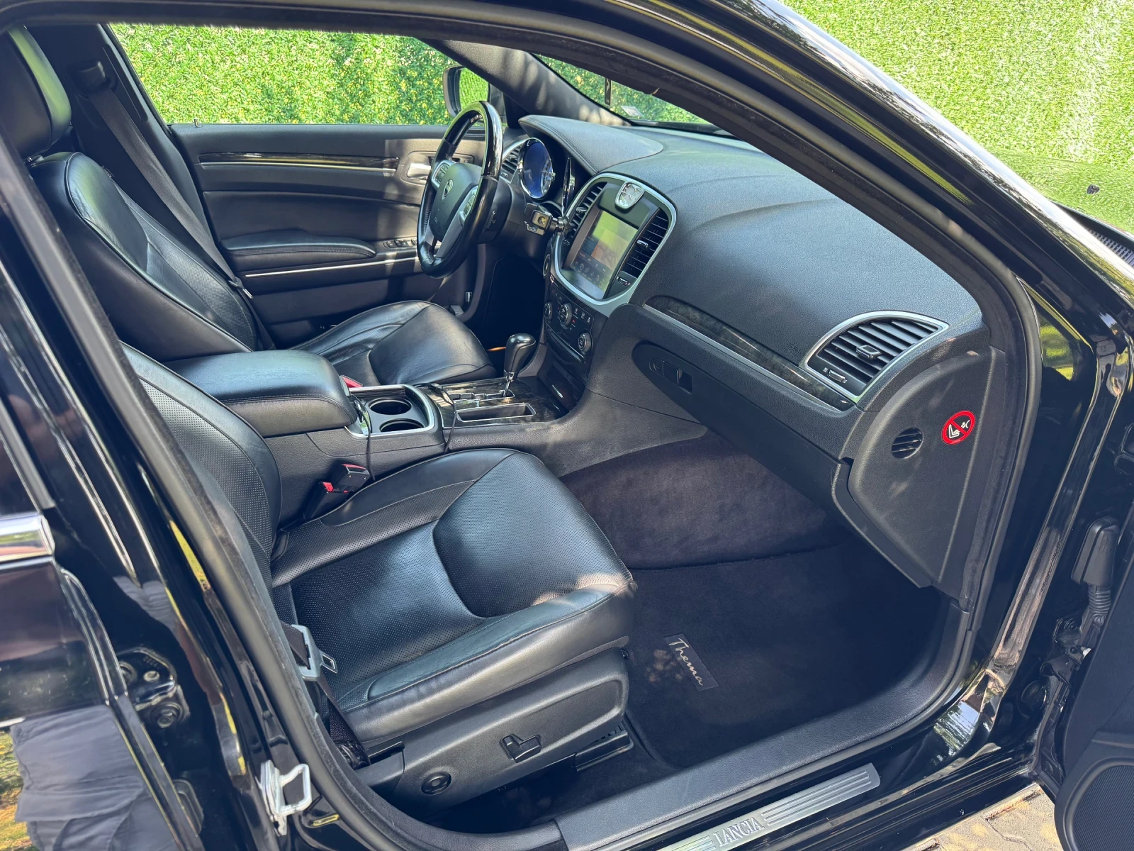 Chrysler 300c Lancia Thema Multijet, снимка 8 - Автомобили и джипове - 55539943