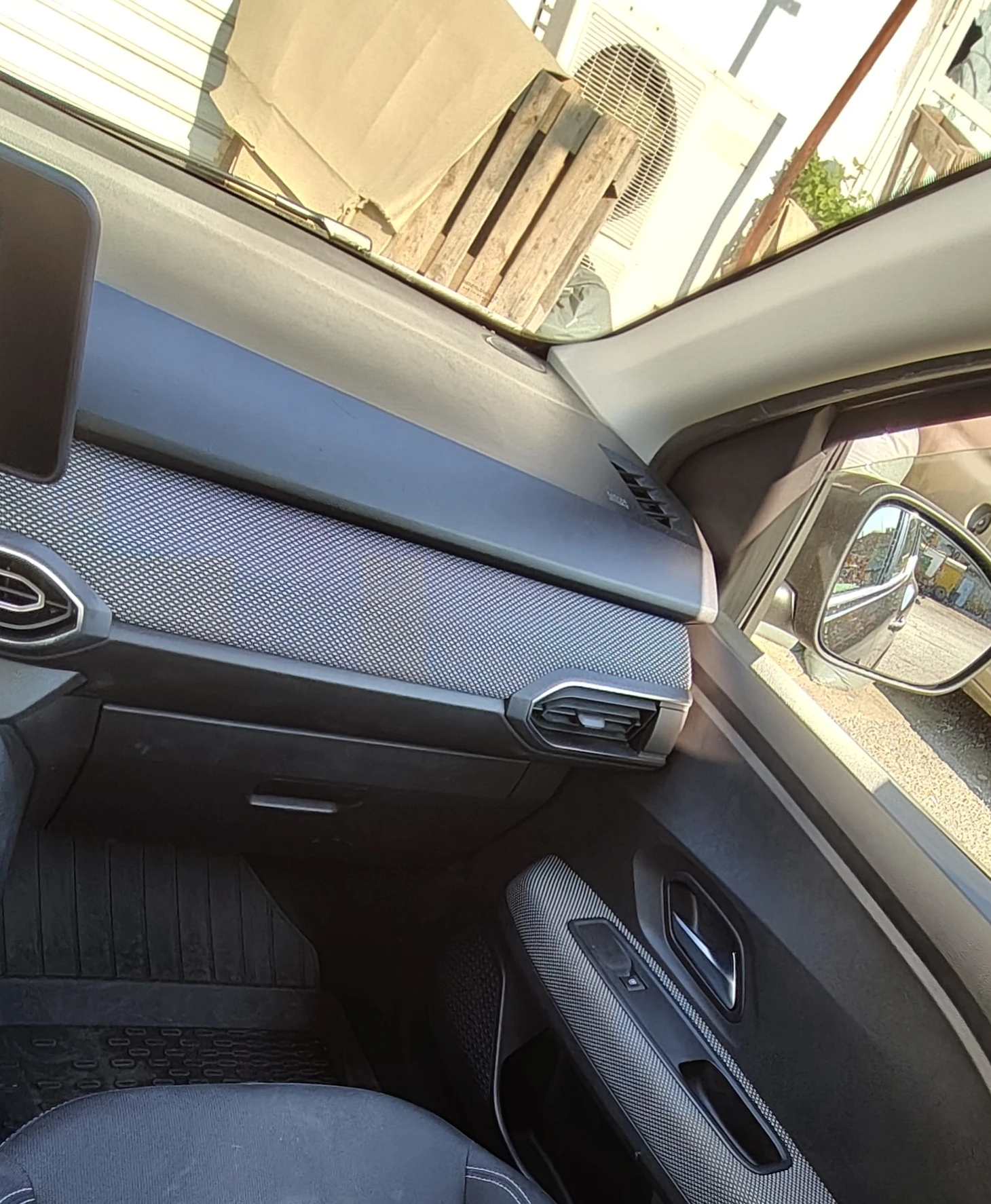 Dacia Logan Газ/Бензин, снимка 11 - Автомобили и джипове - 55617767