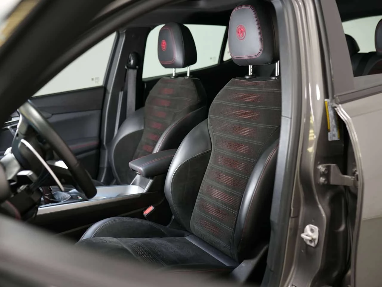 Alfa Romeo Tonale * VELOCE| SUNROOF * ����������*  | Mobile.bg � ����������� 15