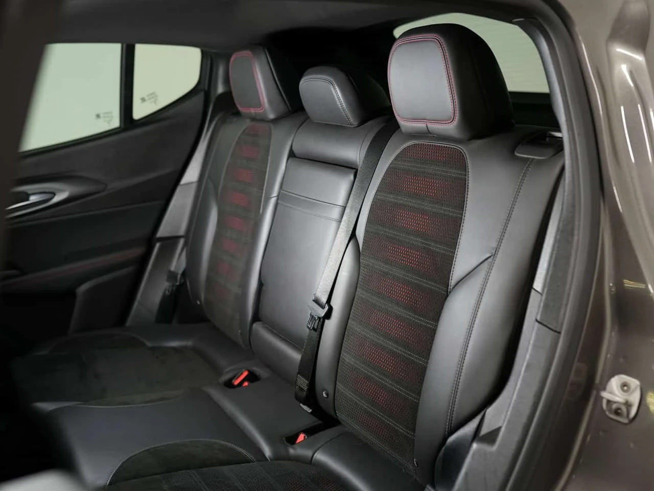 Alfa Romeo Tonale * VELOCE| SUNROOF * ����������*  | Mobile.bg � ����������� 16