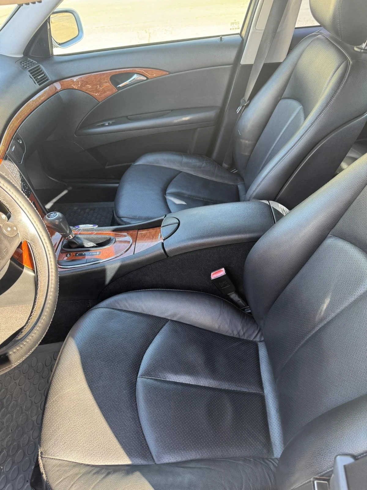 Mercedes-Benz E 200 Фабричен МЕТАН , снимка 11 - Автомобили и джипове - 56348127