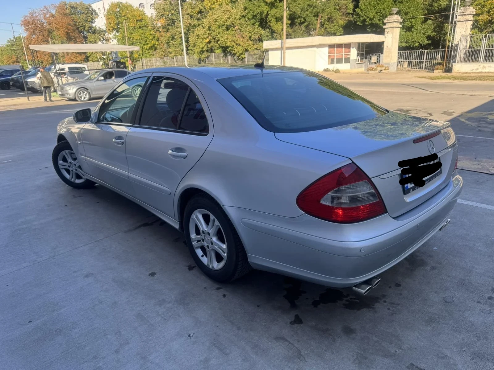 Mercedes-Benz E 200 Фабричен МЕТАН , снимка 4 - Автомобили и джипове - 56348127