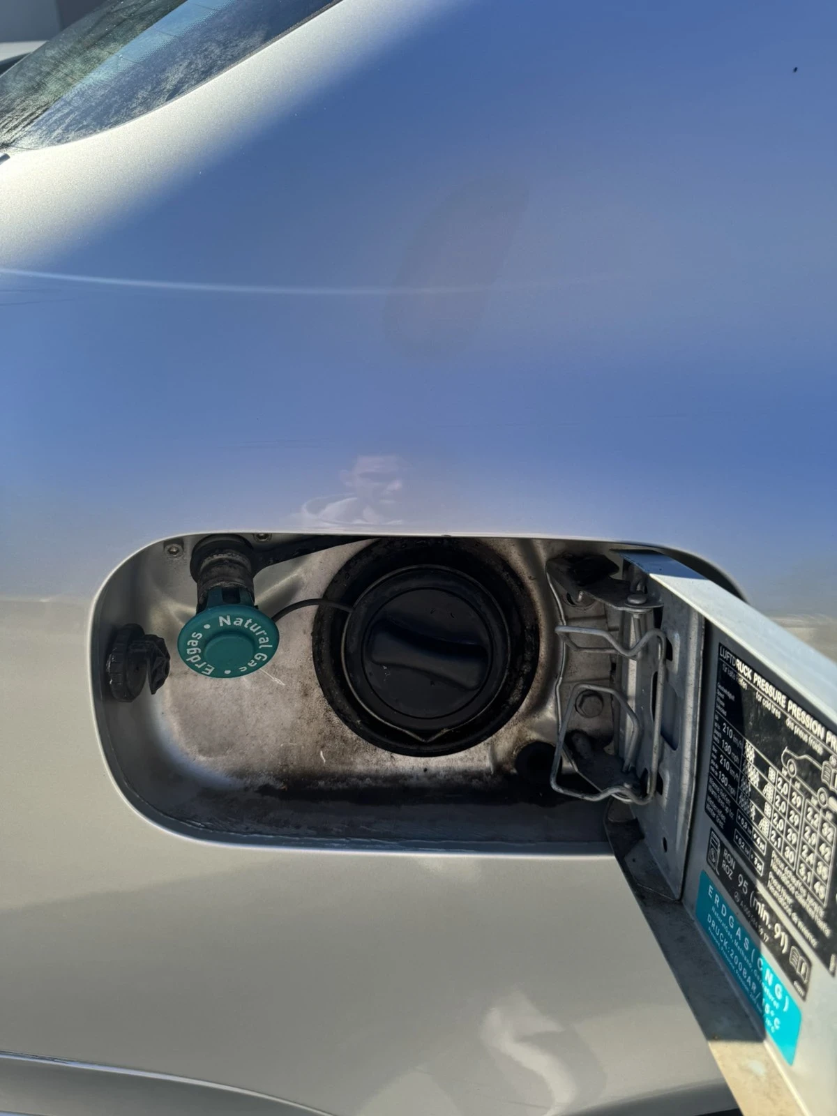 Mercedes-Benz E 200 Фабричен МЕТАН , снимка 14 - Автомобили и джипове - 56348127