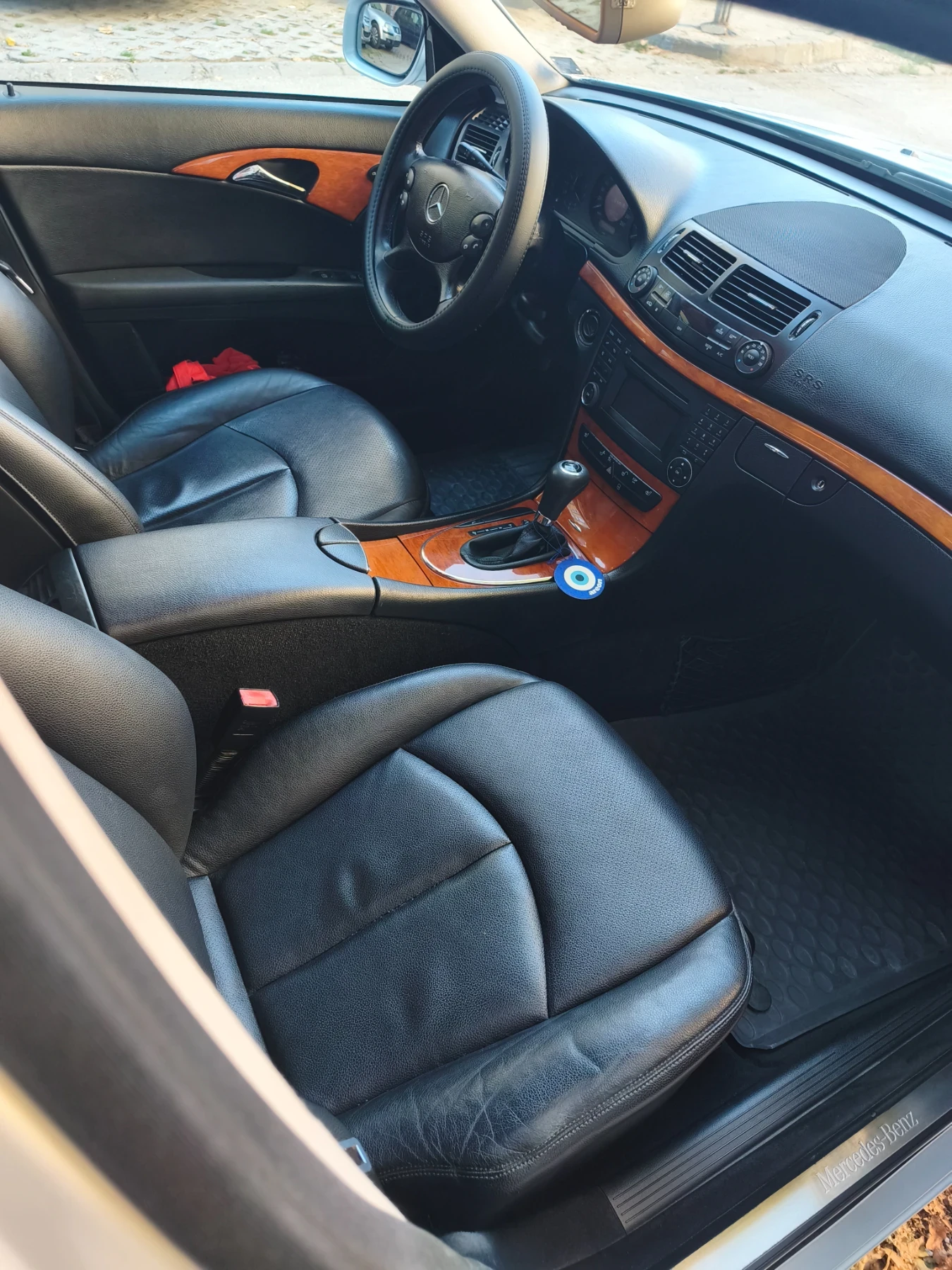 Mercedes-Benz E 200 Фабричен МЕТАН , снимка 7 - Автомобили и джипове - 56348127