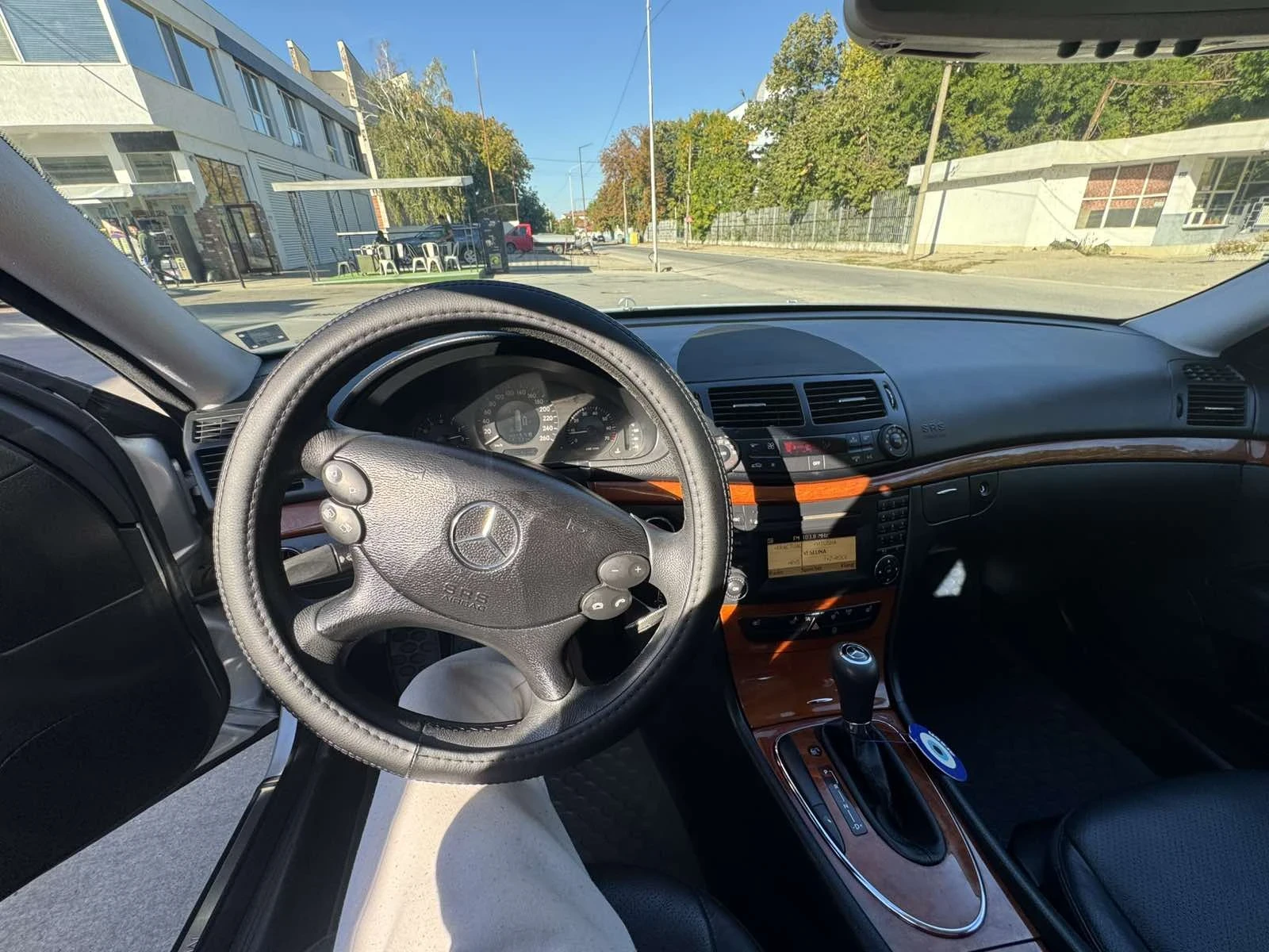 Mercedes-Benz E 200 Фабричен МЕТАН , снимка 10 - Автомобили и джипове - 56348127