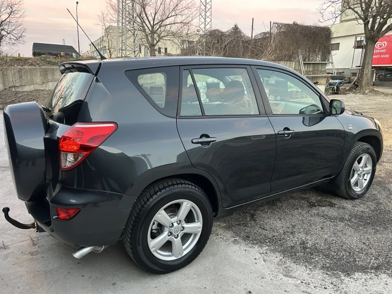 Toyota Rav4 2.2 D4D, снимка 6 - Автомобили и джипове - 49405439