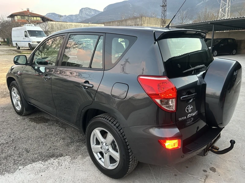 Toyota Rav4 2.2 D4D, снимка 7 - Автомобили и джипове - 49405439