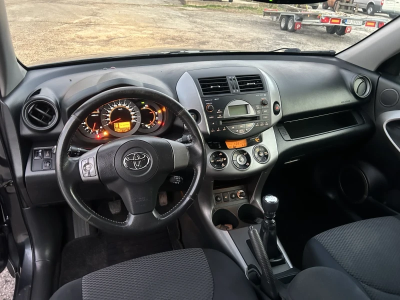 Toyota Rav4 2.2 D4D, снимка 12 - Автомобили и джипове - 49405439