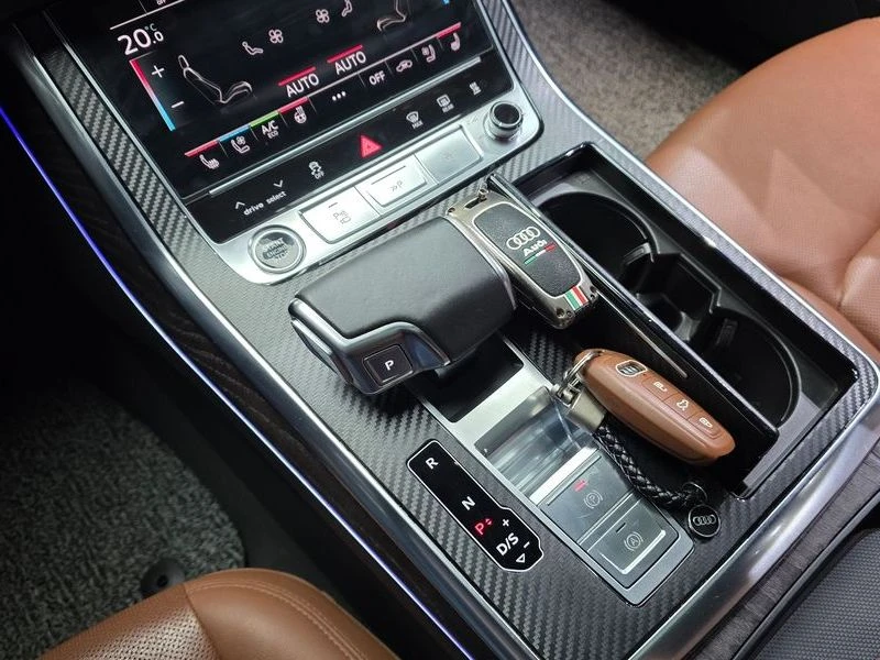 Audi Q7 3.0 DHX Automatic, снимка 10 - Автомобили и джипове - 55462901