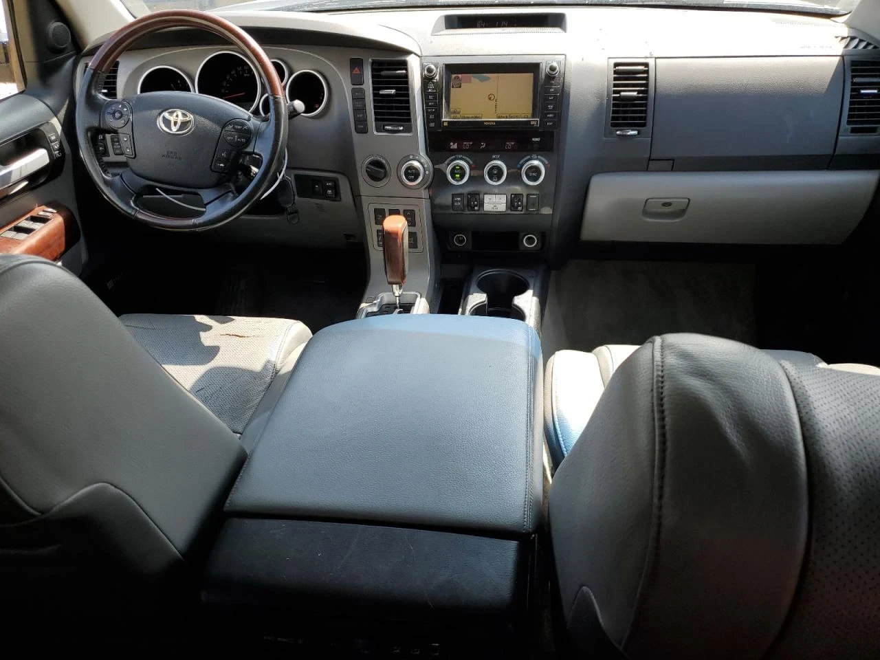 Toyota Sequoia  - изображение 7