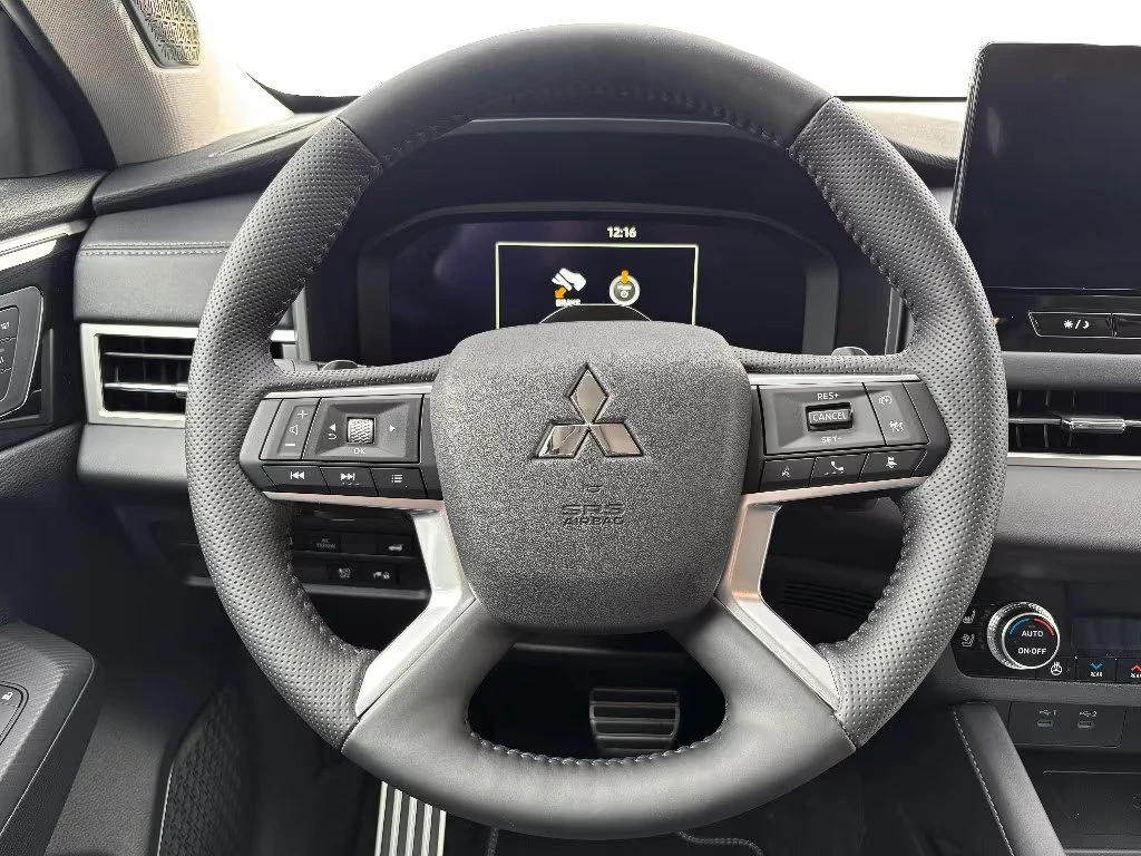 Mitsubishi Outlander 2.4PHEV/306HP/TOP/PANO/360/HUD/MEMO/YAMAHA/663g - изображение 7