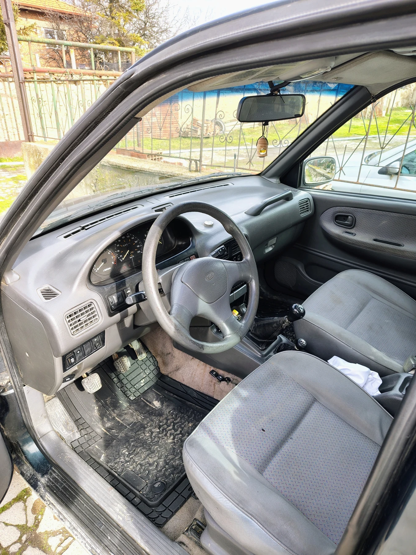 Kia Sportage 2.0l 128кс, снимка 7 - Автомобили и джипове - 53771451