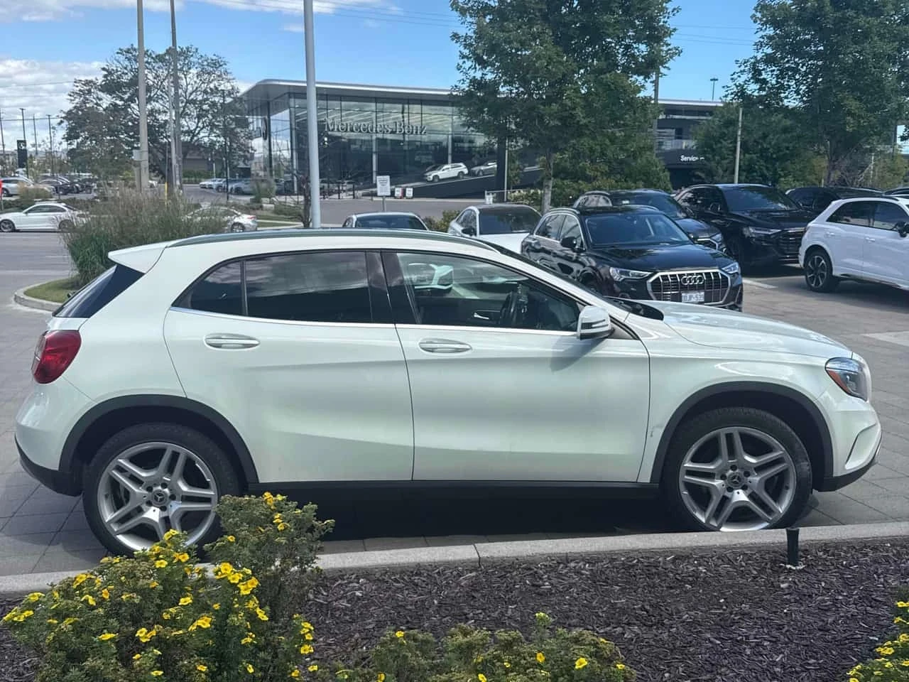 Mercedes-Benz GLA 250 * АВТОКРЕДИТ * ГЛАВНО ПРЕДСТАВИТЕЛСТВО, снимка 4 - Автомобили и джипове - 56235904