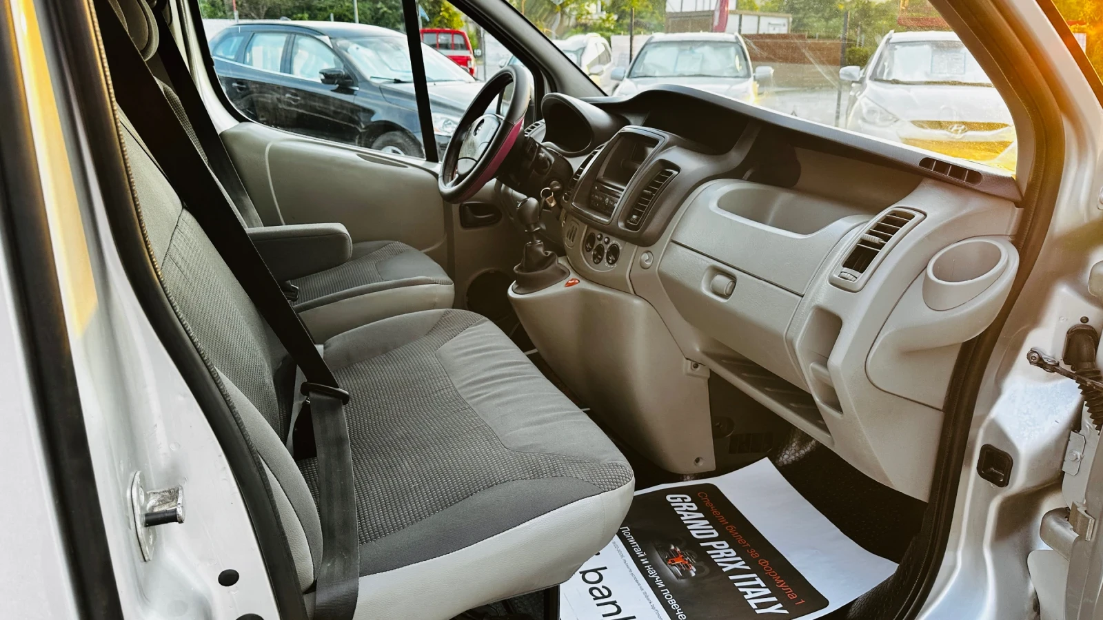 Opel Vivaro 2.0cdti-114k пътник 9 места Италия, снимка 8 - Бусове и автобуси - 54983193