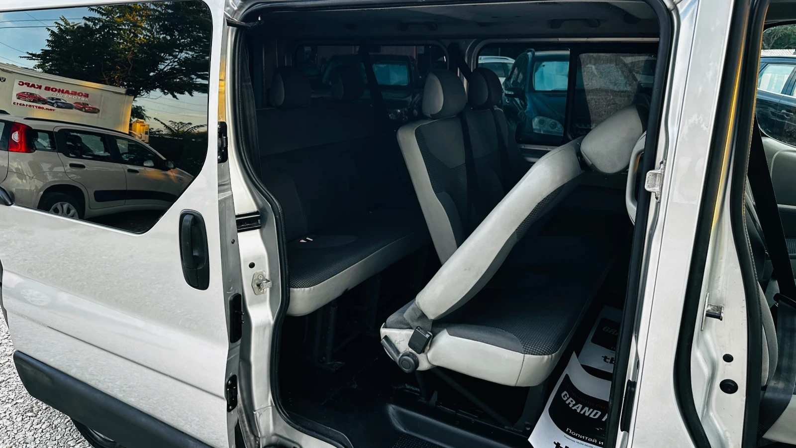 Opel Vivaro 2.0cdti-114k пътник 9 места Италия, снимка 10 - Бусове и автобуси - 54983193