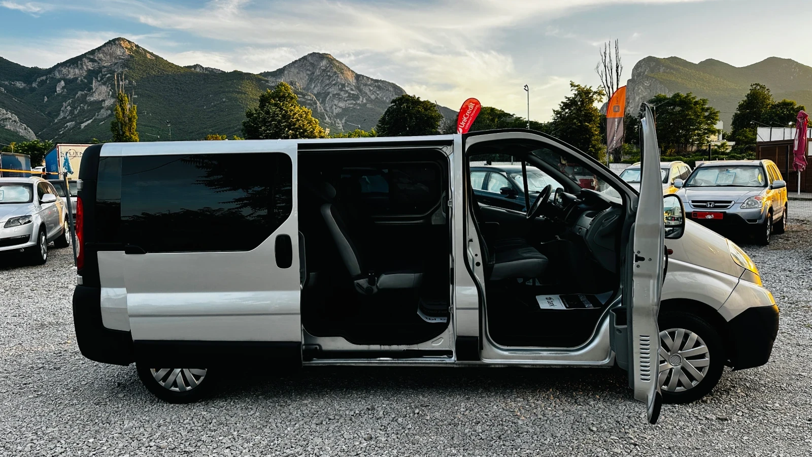 Opel Vivaro 2.0cdti-114k пътник 9 места Италия, снимка 9 - Бусове и автобуси - 54983193