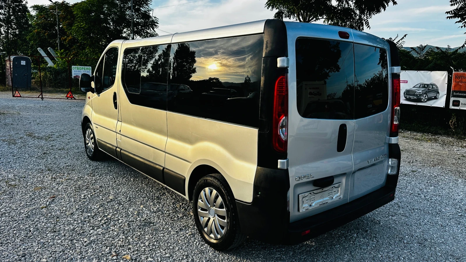 Opel Vivaro 2.0cdti-114k пътник 9 места Италия, снимка 5 - Бусове и автобуси - 54983193