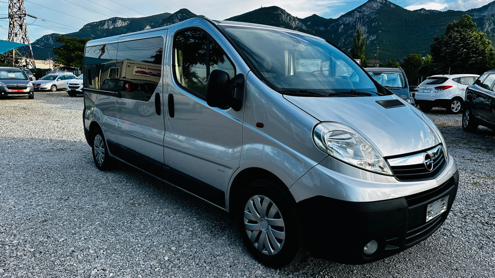 Opel Vivaro 2.0cdti-114k пътник 9 места Италия