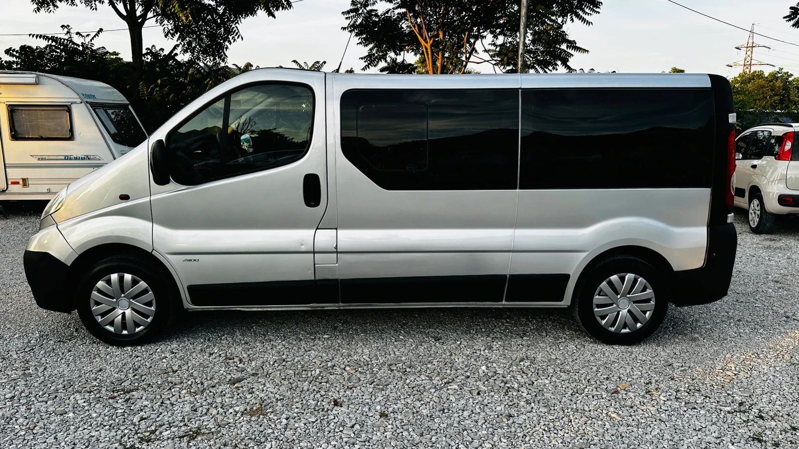 Opel Vivaro 2.0cdti-114k пътник 9 места Италия, снимка 6 - Бусове и автобуси - 54983193