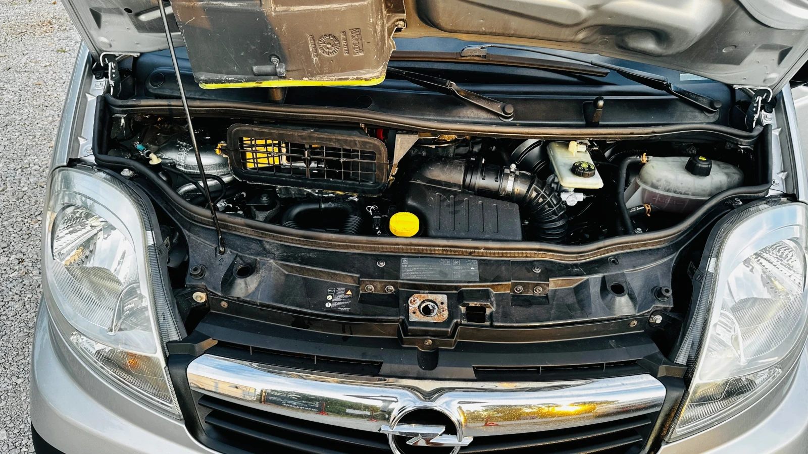 Opel Vivaro 2.0cdti-114k пътник 9 места Италия, снимка 14 - Бусове и автобуси - 54983193