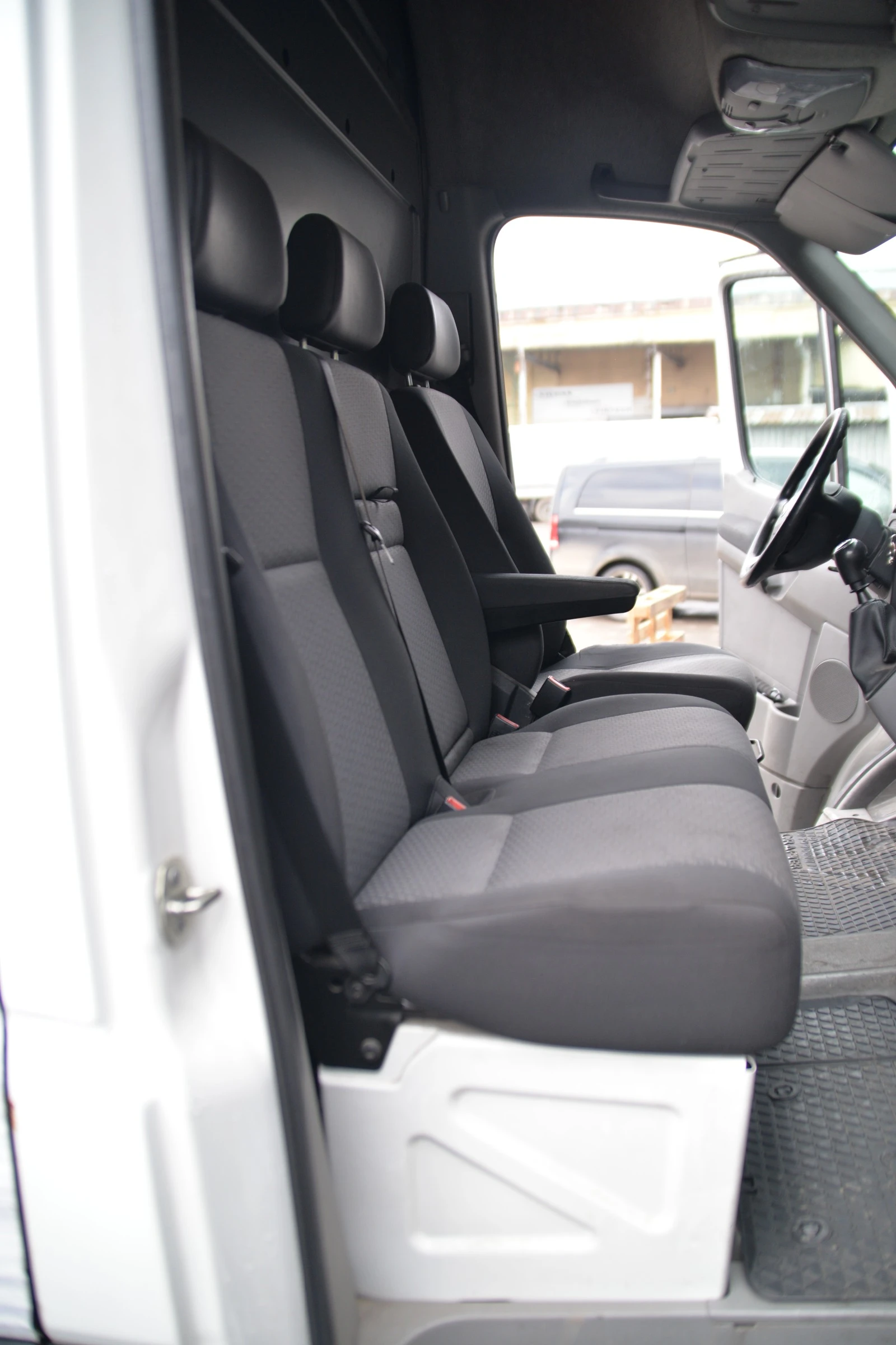 VW Crafter, снимка 6 - Бусове и автобуси - 55911513