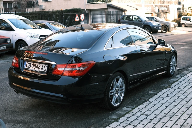 Mercedes-Benz E 220 AMG Coupе BlueEFFICIENCY, снимка 5 - Автомобили и джипове - 48175066