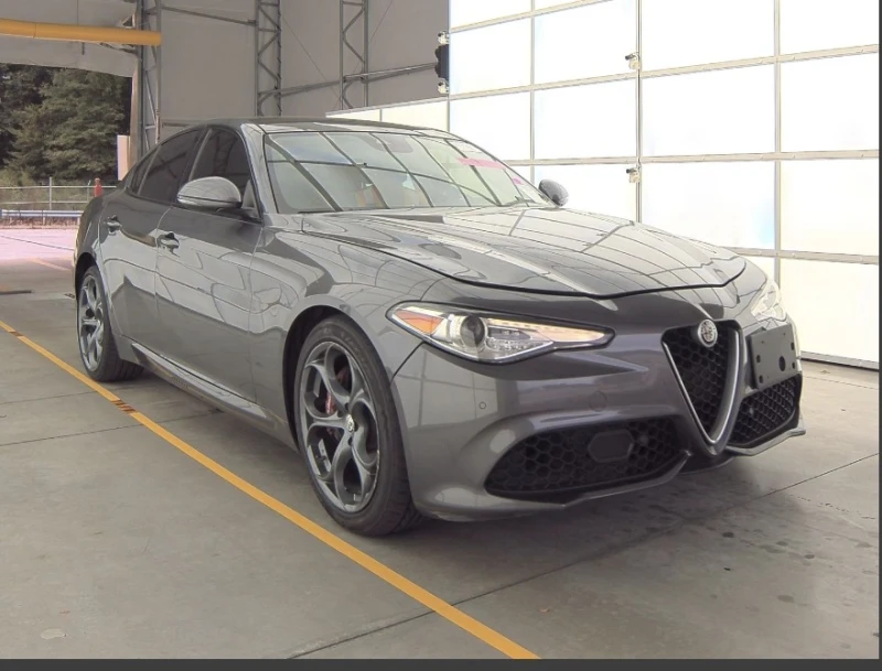 Alfa Romeo Giulia Ti/Harman Kardon* Пано* Подгреви* Камери* Keyless*, снимка 1 - Автомобили и джипове - 47868334