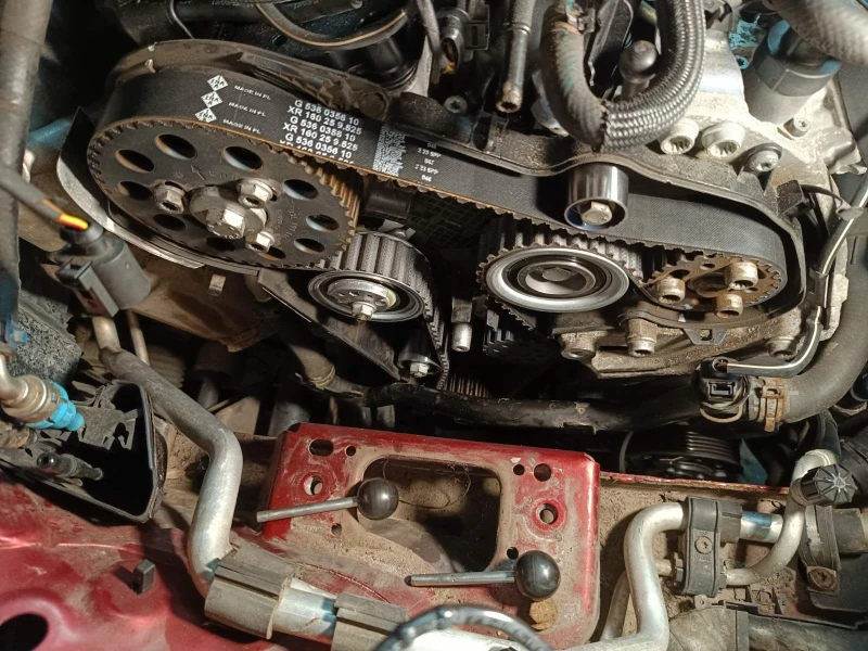 VW Touran 2.0 TDI 140, снимка 12 - Автомобили и джипове - 52498658