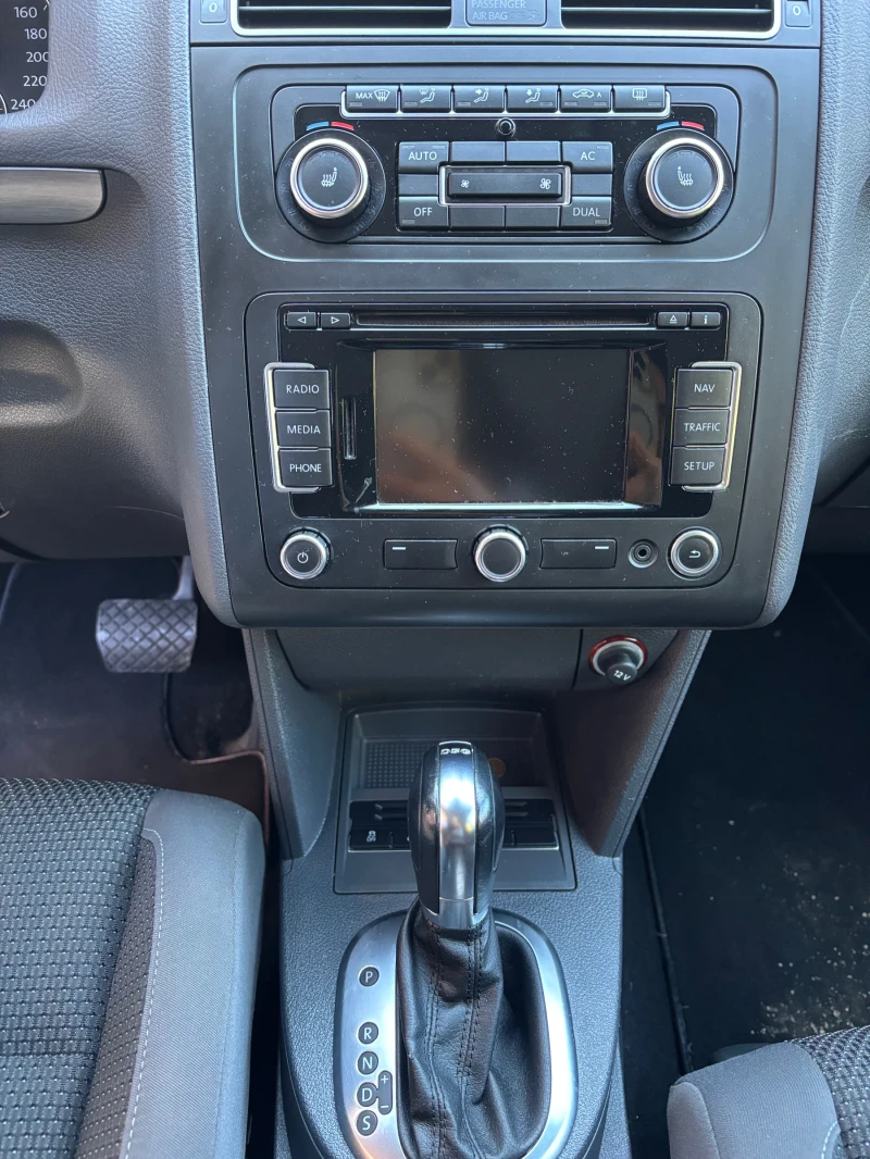 VW Touran 2.0 TDI 140, снимка 4 - Автомобили и джипове - 52498658