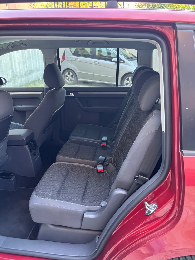 VW Touran 2.0 TDI 140, снимка 6 - Автомобили и джипове - 52498658