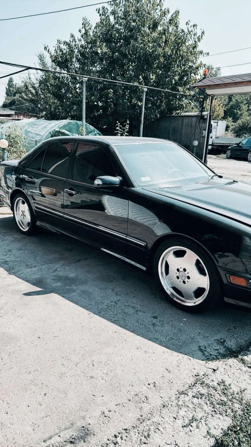 Mercedes-Benz E 55 AMG, снимка 4 - Автомобили и джипове - 52359531