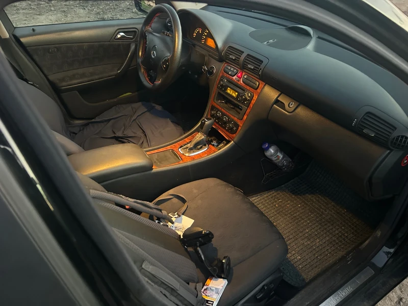 Mercedes-Benz C 200, снимка 5 - Автомобили и джипове - 52588427