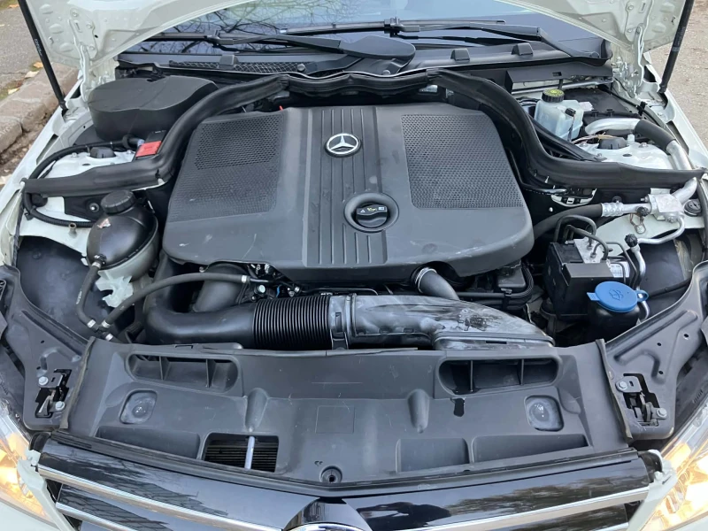 Mercedes-Benz C 220 Avangarde, снимка 9 - Автомобили и джипове - 52634365