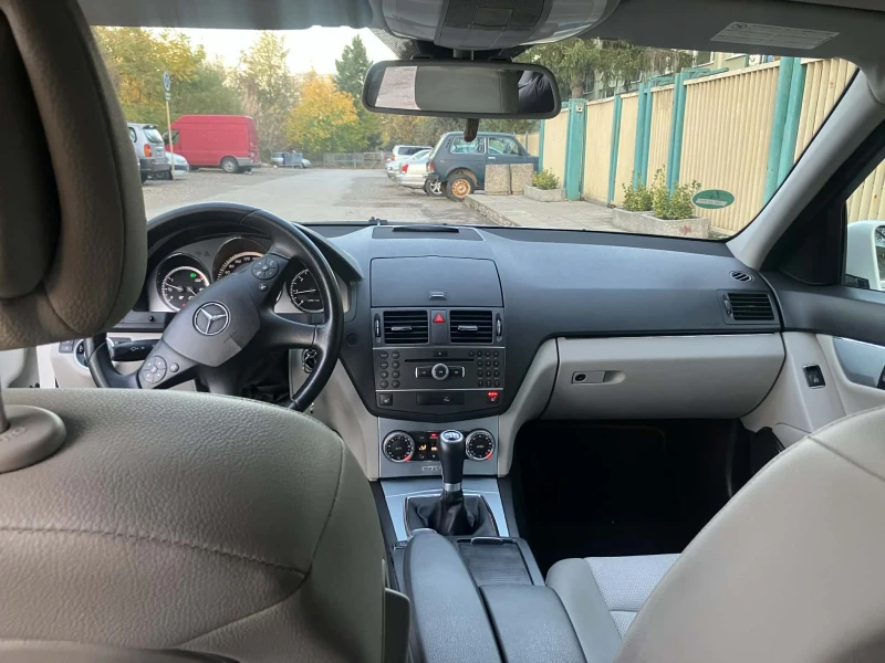Mercedes-Benz C 220 Avangarde, снимка 7 - Автомобили и джипове - 52634365