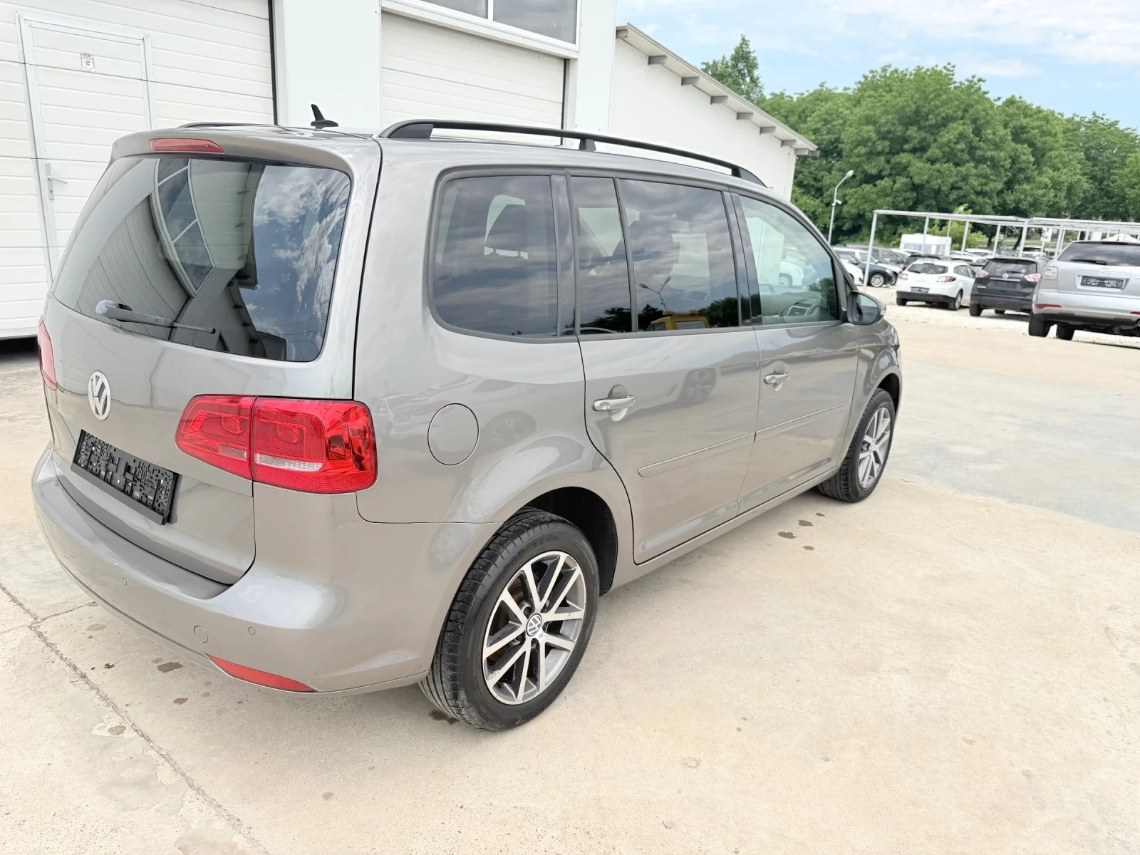 VW Touran 1.4tsi ECOMETAN* UNIKAT* , снимка 15 - Автомобили и джипове - 33836223