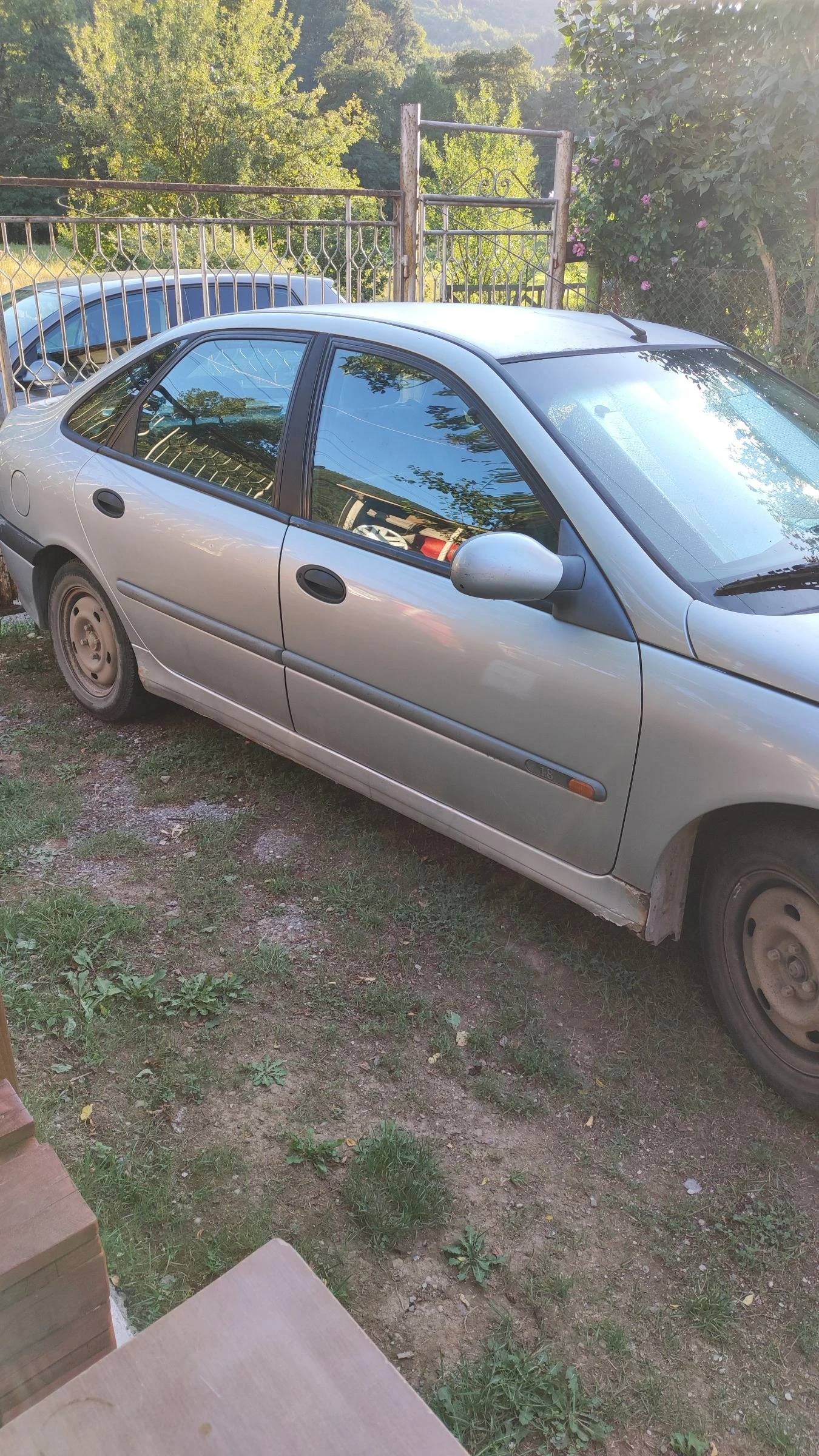Renault Laguna 1.8 - изображение 2