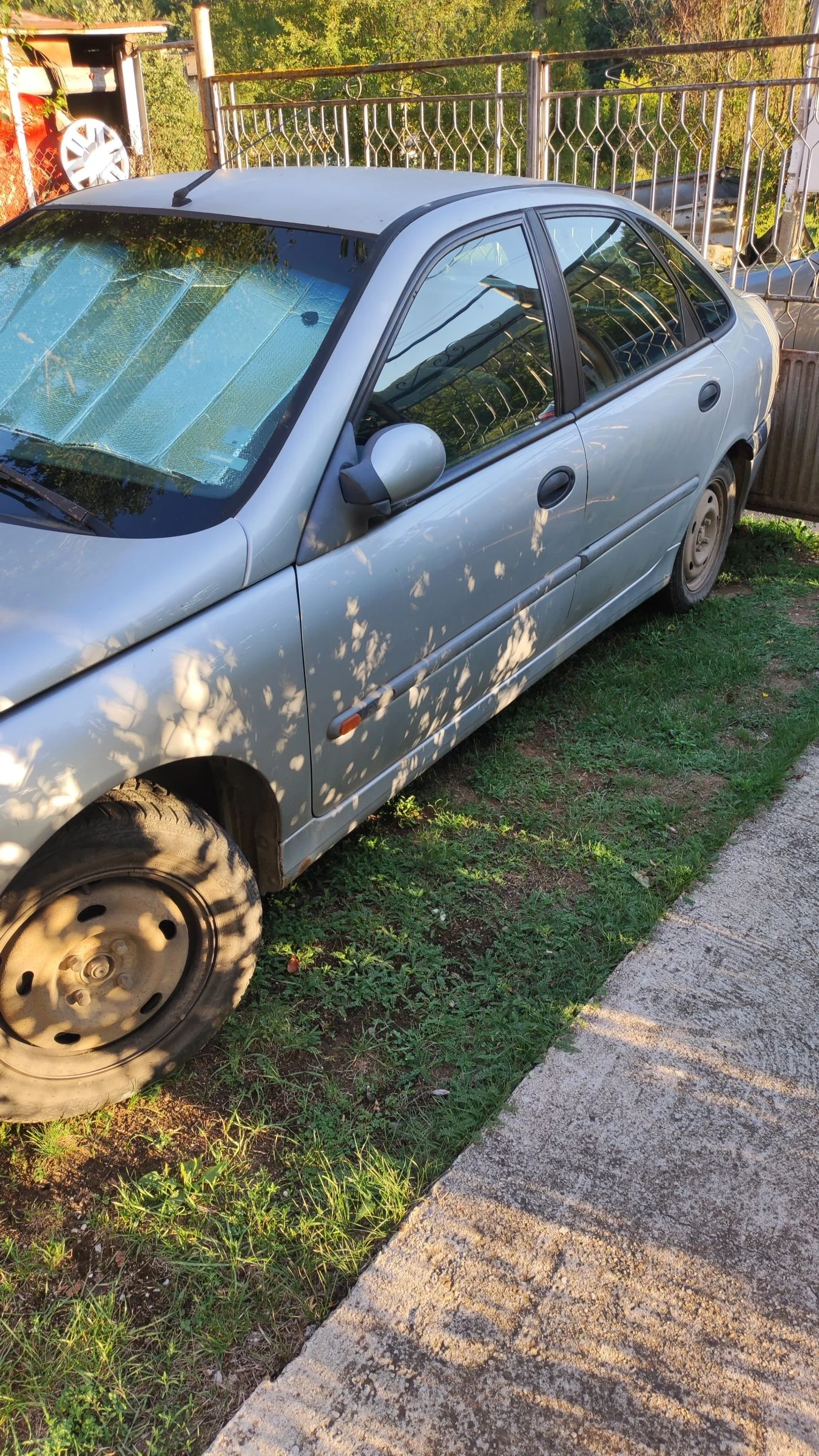 Renault Laguna 1.8 - изображение 8