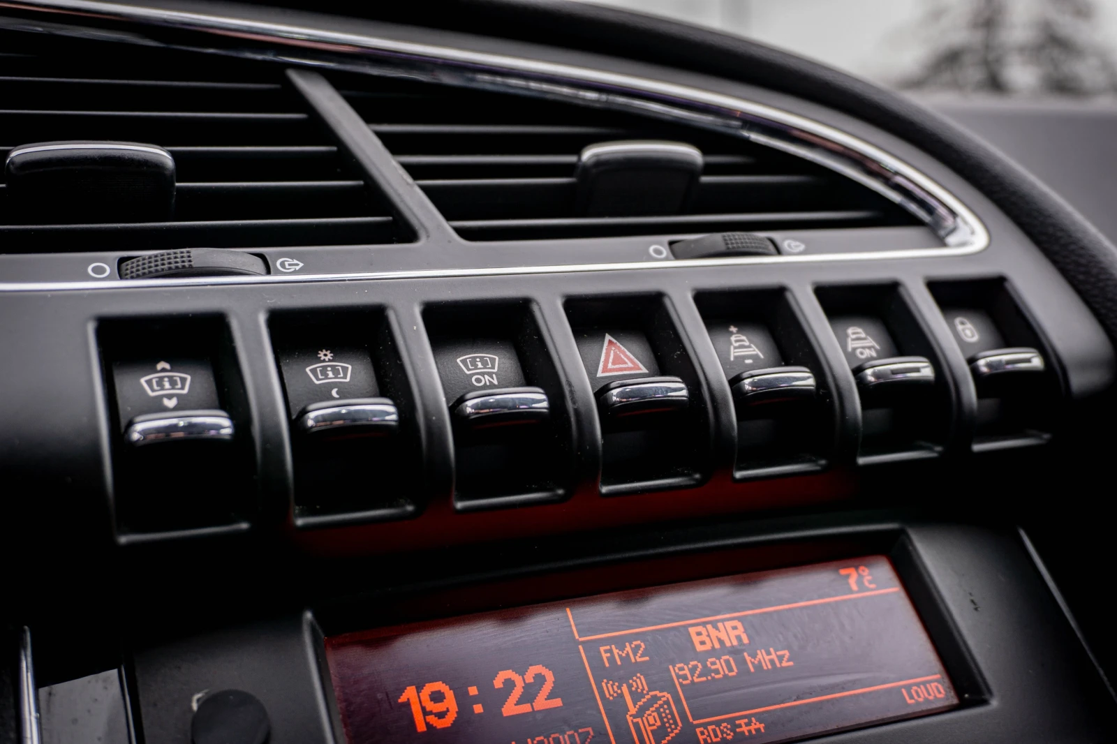 Peugeot 3008 1.6HDi-ПЕРФЕКТНА-РЕАЛНИ КМ-ГАРАНЦИЯ!, снимка 12 - Автомобили и джипове - 53618728