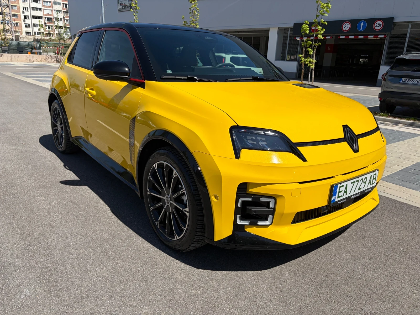 Renault 5 iconic cinq 52kWh, снимка 2 - Автомобили и джипове - 53636200