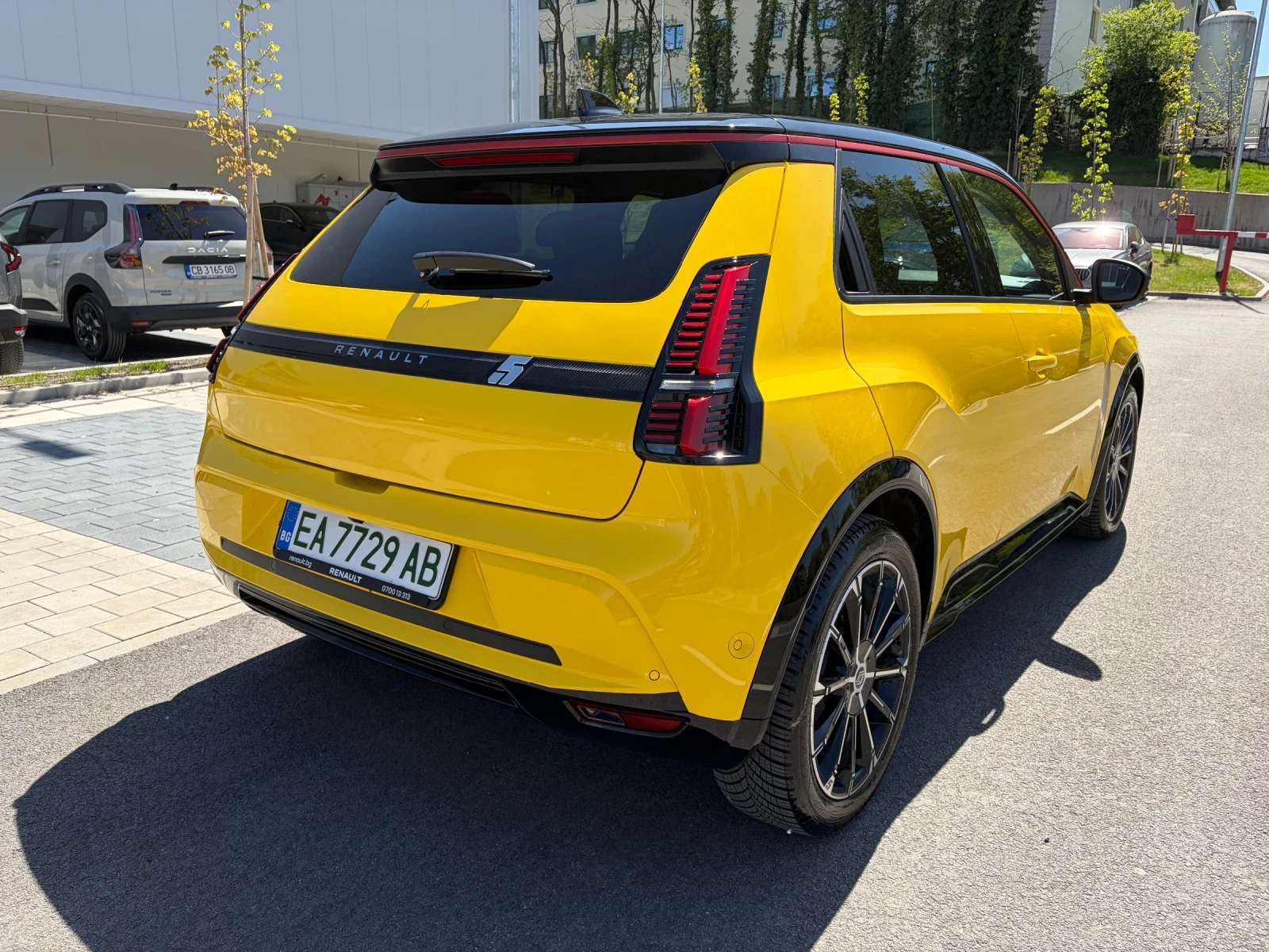 Renault 5 iconic cinq 52kWh, снимка 3 - Автомобили и джипове - 53636200