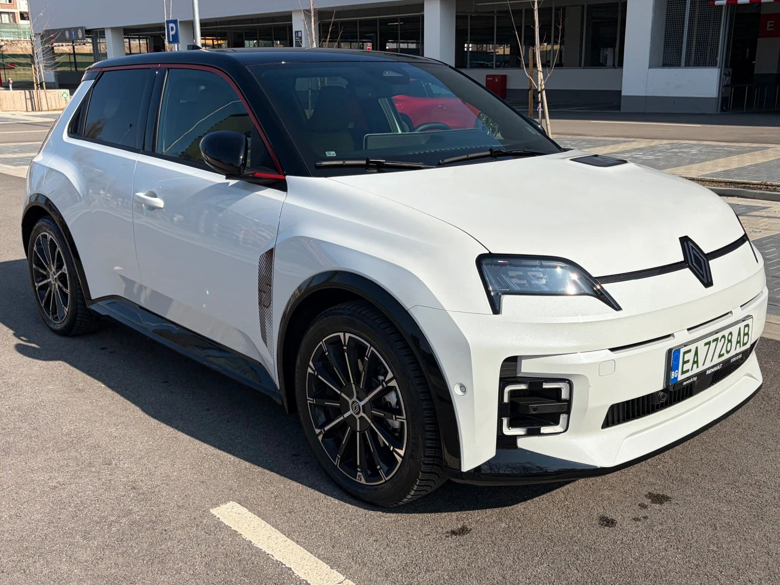 Renault 5 iconic cinq 52kWh, снимка 2 - Автомобили и джипове - 53636200