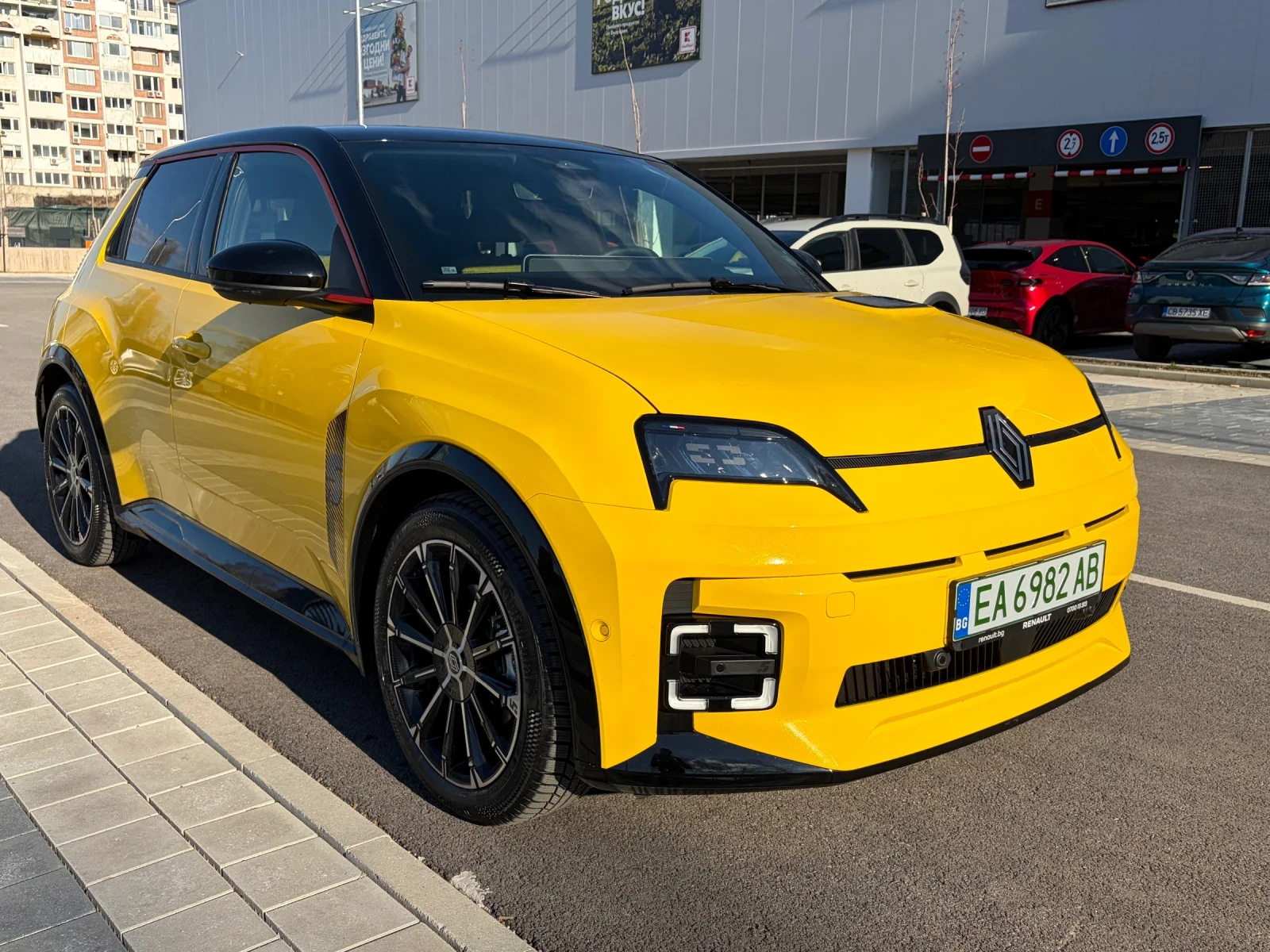 Renault 5 iconic cinq 52kWh - изображение 2