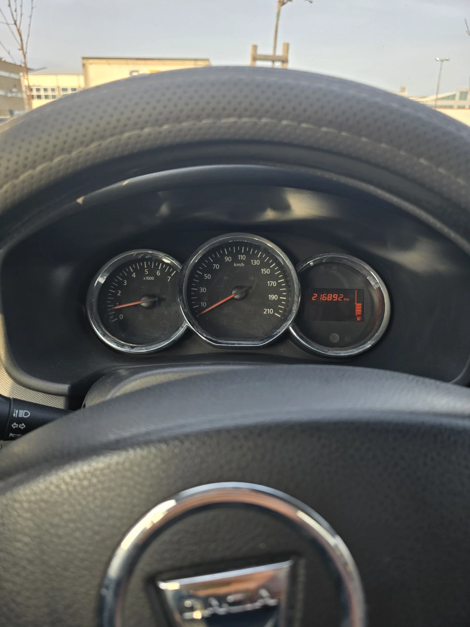 Dacia Logan 1.5 dci, снимка 11 - Автомобили и джипове - 53696910