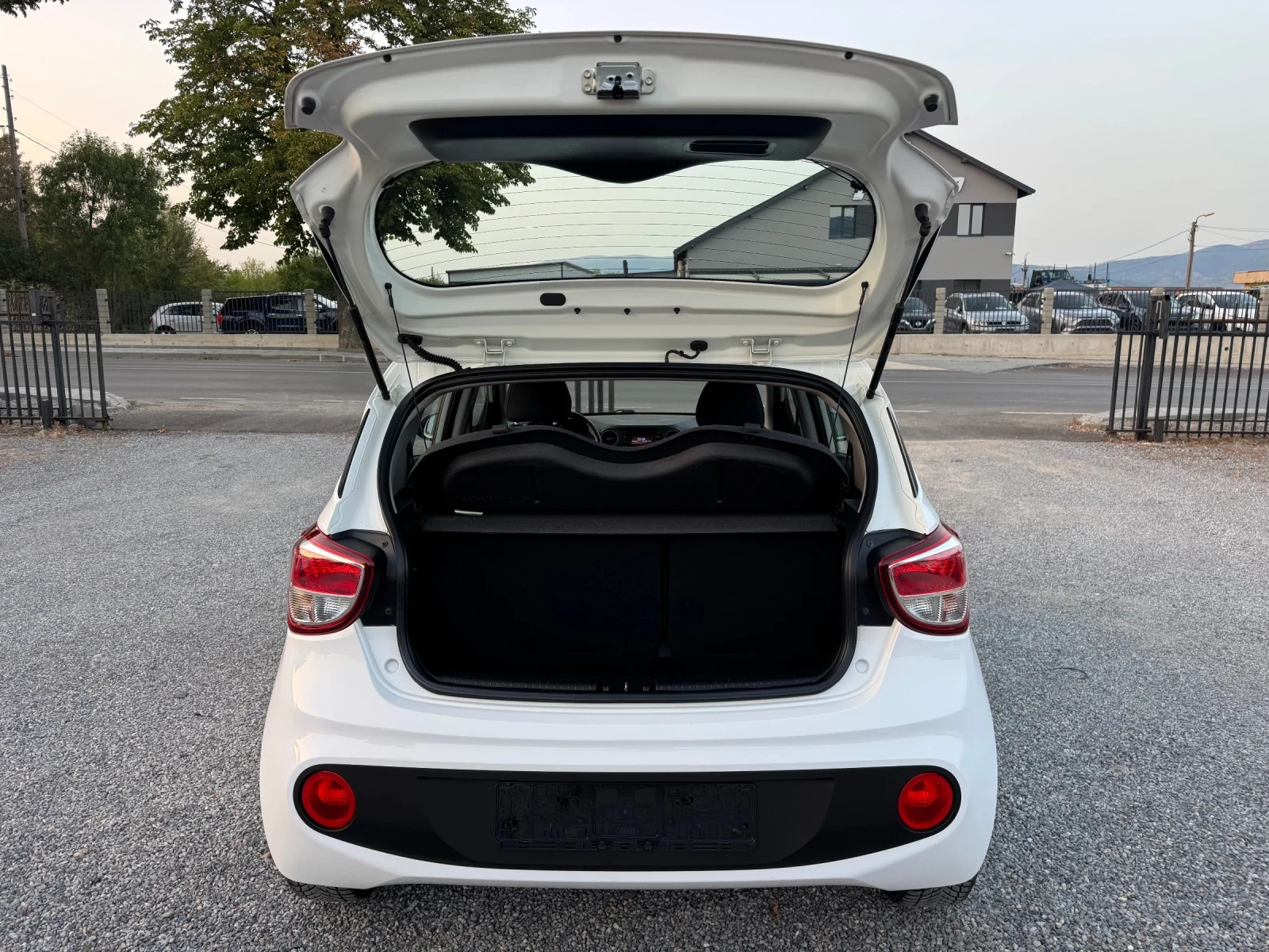 Hyundai I10 1.25i 87ps!! Klima!! Facelift!! Euro 6!!, снимка 16 - Автомобили и джипове - 55867690